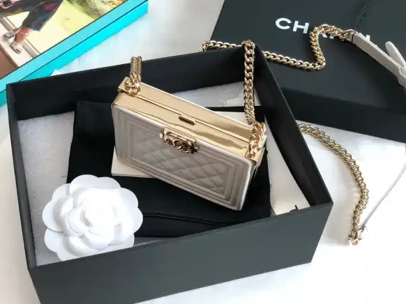 Firstbag Ru BOY MINAUDIERE CHANEL 0607